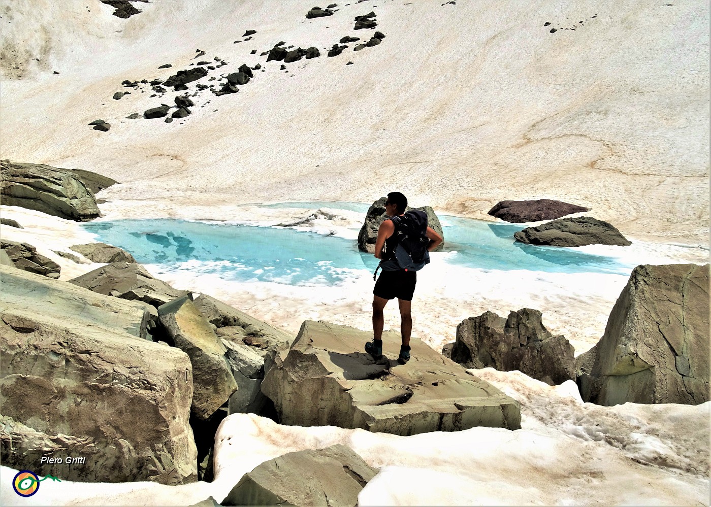 03 Al Lago del Vallone (2226 m ) in lento disgelo.JPG -                                